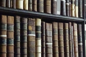 Besondere Befugnisse für Museen und Bibliotheken: Das Urheberrecht erlaubt die Digitalisierung von Werken, um diese zu erhalten.