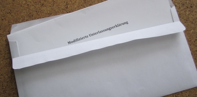 Für die modifizierte Unterlassungserklärung bei einer Abmahnung sollten Sie den Rat von einem Rechtsanwalt einholen.